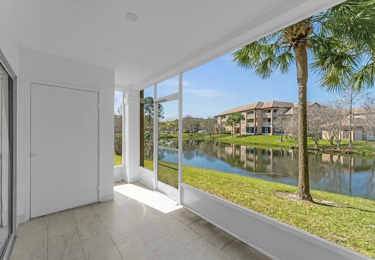 14036 Fairway Island Dr — Photo 2
