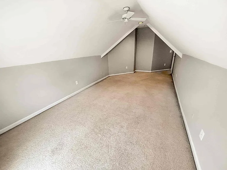 2092 Drogheda Ln — Photo 24