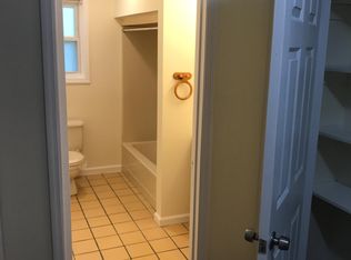 15 Woodridge Cir, Halfmoon, NY 12065