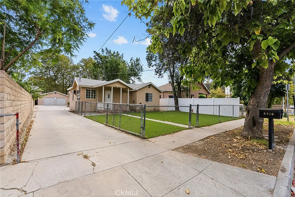 2 bed, 800 sqft, $3,000 — Photo 3