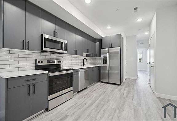 4th image of 650 N Brooklyn St #C