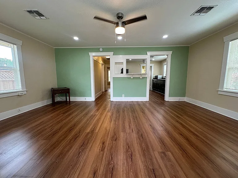 210 Las Flores Ave — Photo 8