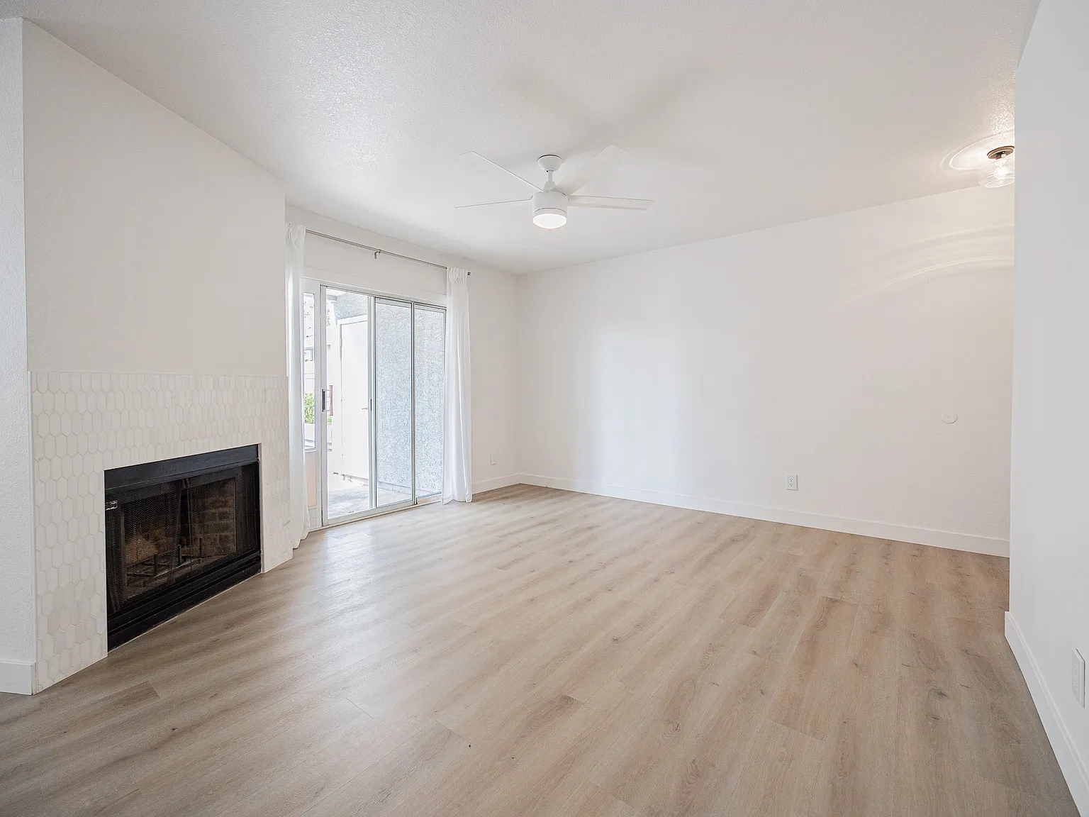 2910 W Marconi Ave, Phoenix Az — Photo 3