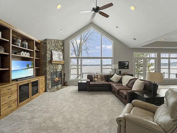 3rd image of 4691 Lakeview Dr