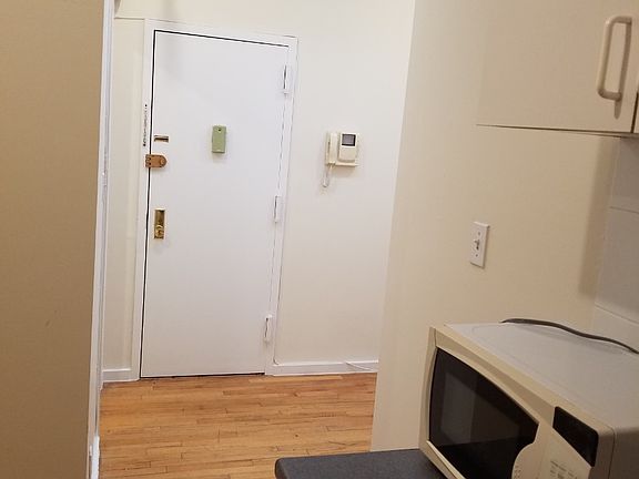 2nd image of 321 W 30th St APT D4
