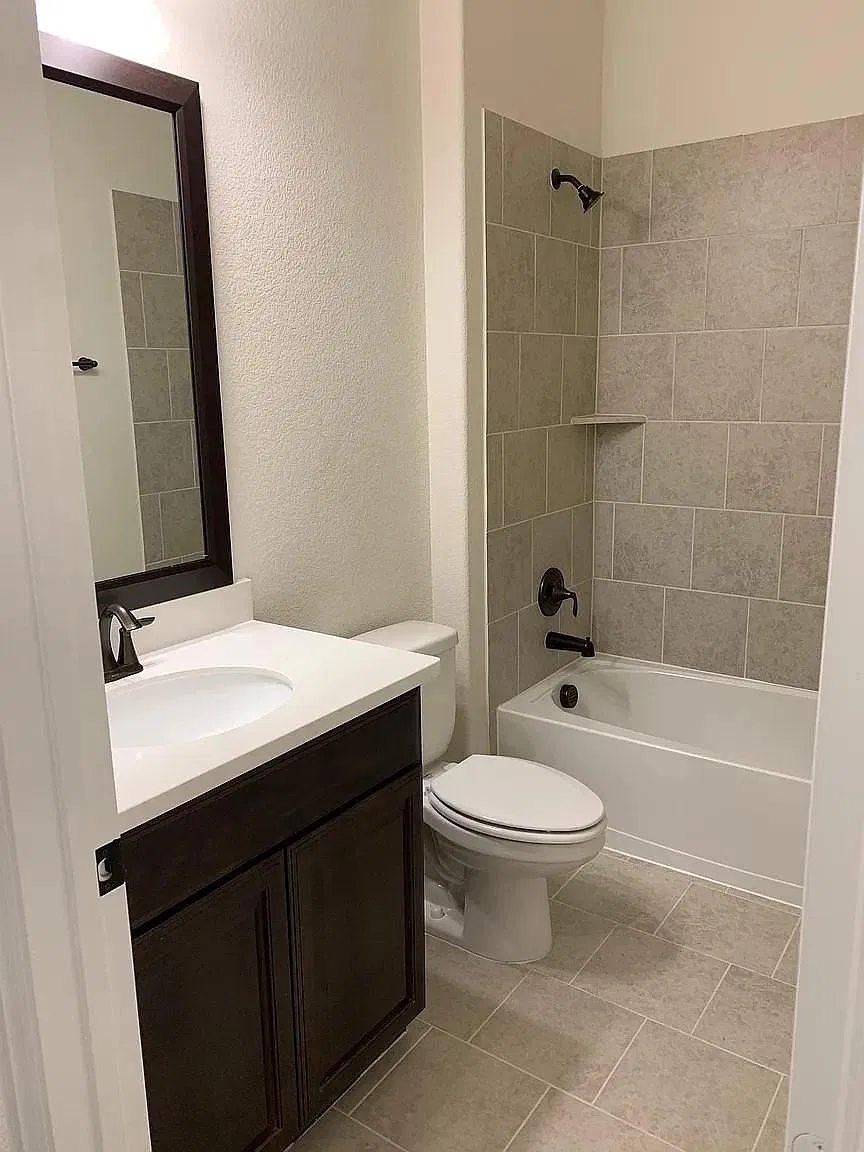 3 bed, 2146 sqft, $3,500 — Photo 2