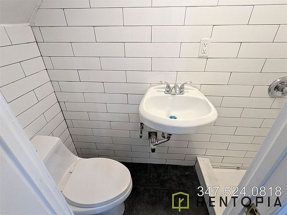 5th image of 95 Clay St #10A