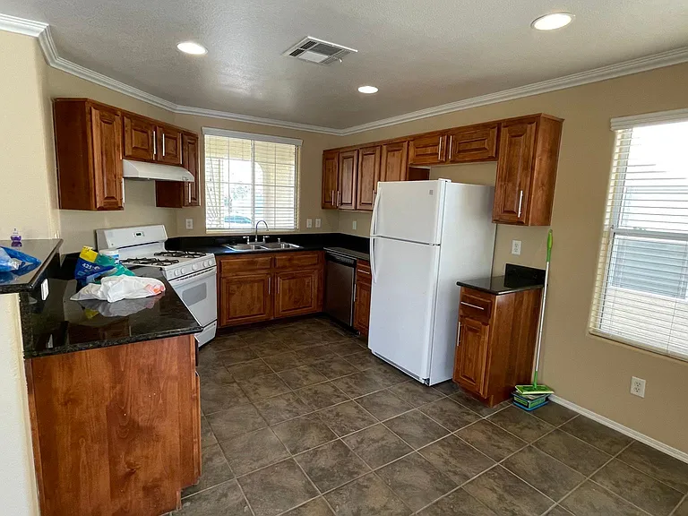 4725 Portola Vista Ave — Photo 7