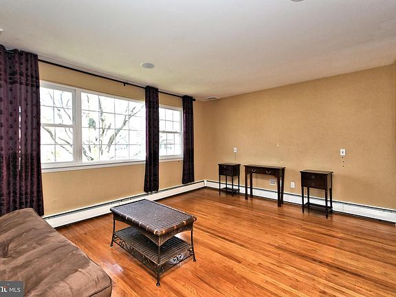 5th image of 721 Champlain Dr