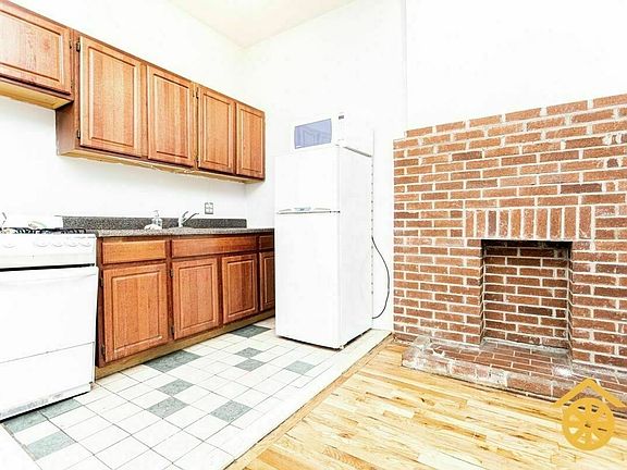 5th image of 264 Gates Ave #1G