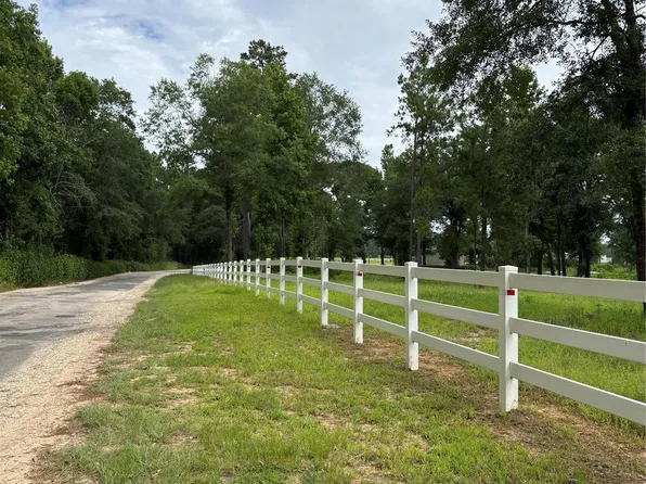 1263 Old Providence Rd, Livingston, TX 77351