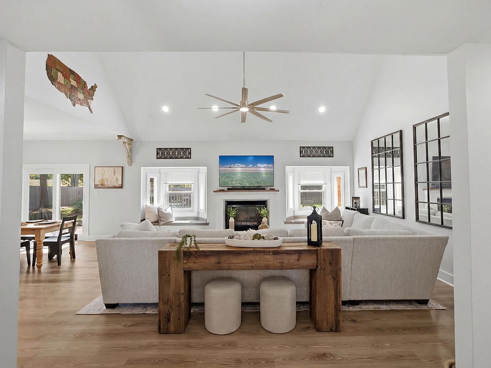 1st image of 7 Hampton Cir