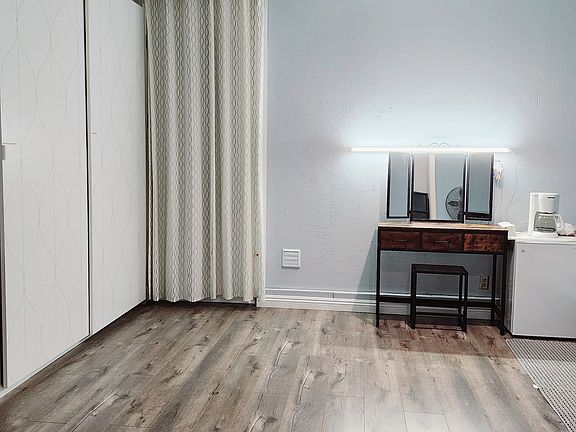 5th image of 2741 E Bennett Ave #1
