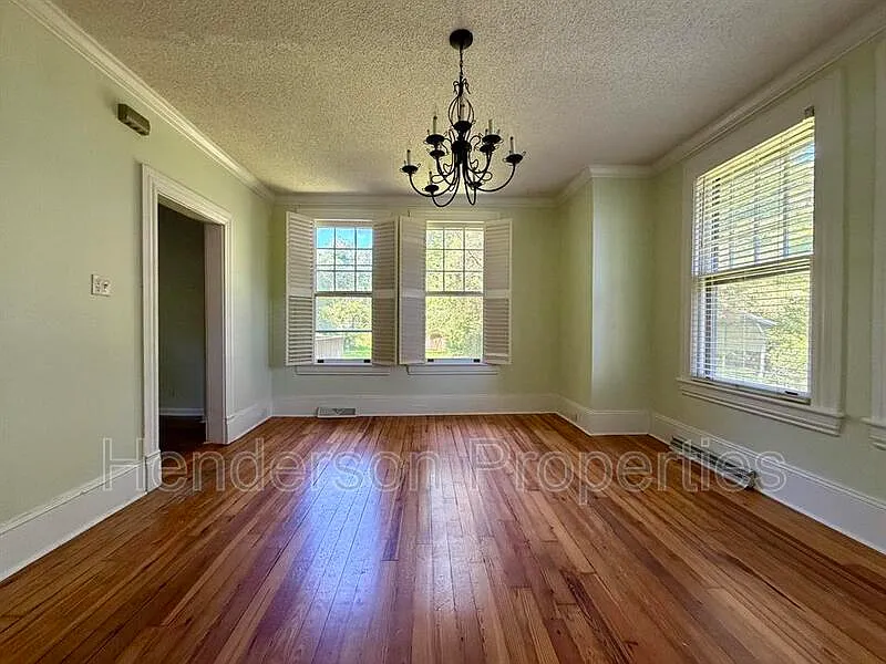 3 bed, 1.5 bath, 1688 sqft, $1,750 — Photo 4