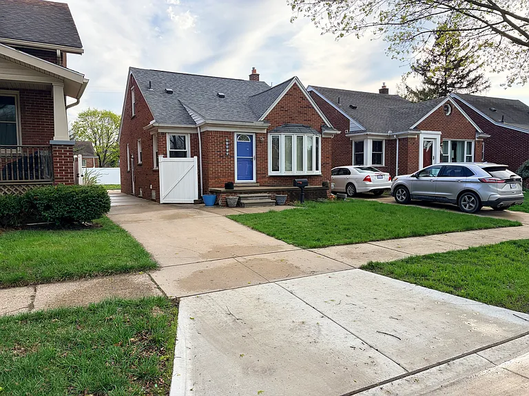 15549 Angelique Ave — Photo 1