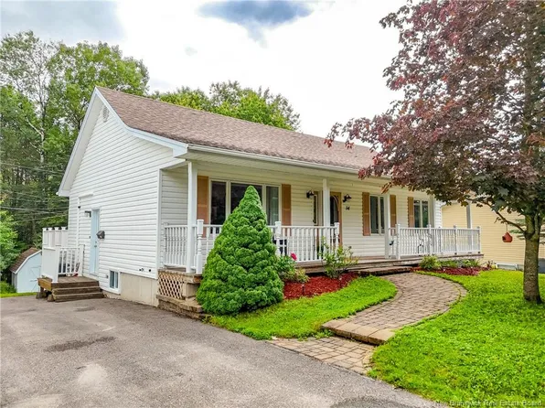 34 Pettigrove Cres, Fredericton, NB E3A 5P3