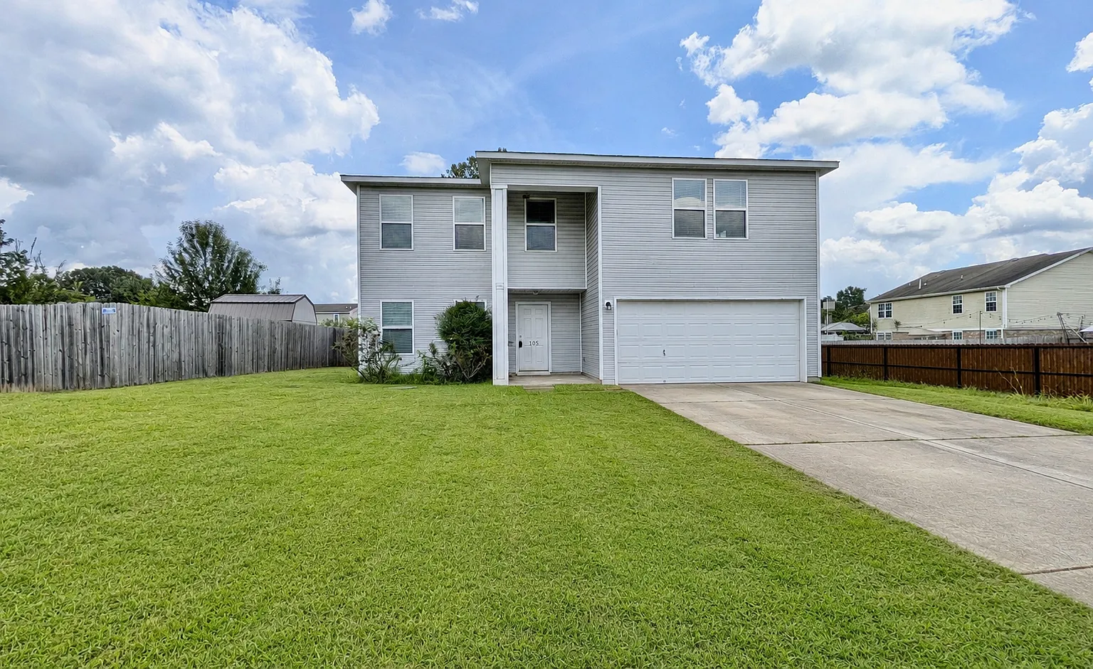 3 bed, 2.5 bath, 2315 sqft, $1,645 — Photo 1
