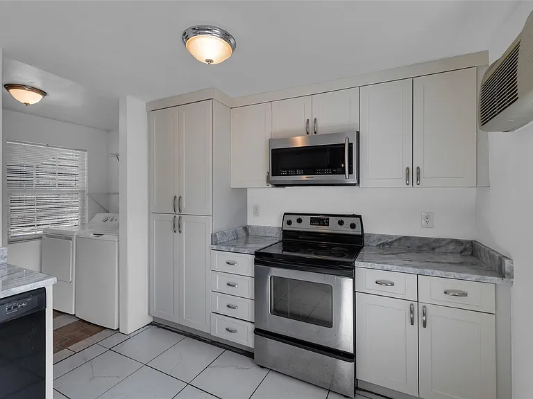 1906 NW 45th Ct — Photo 12