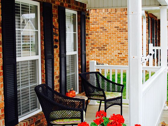 4th image of 625 Village Green Cir