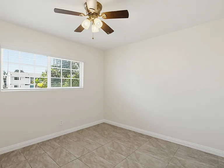4255 1/2 Altadena Ave — Photo 14
