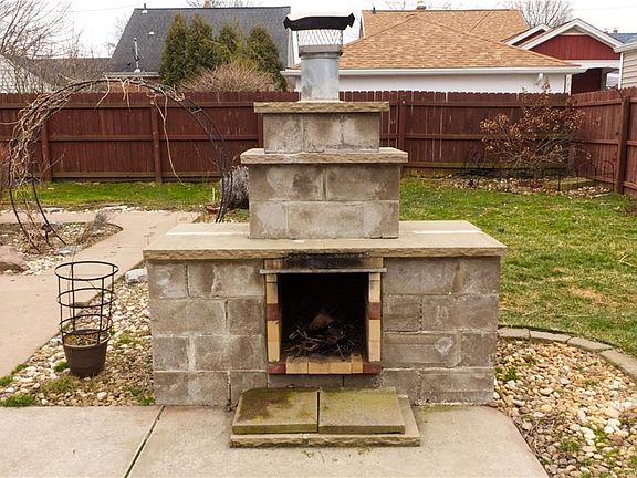 5th image of 176 Renwood Ave