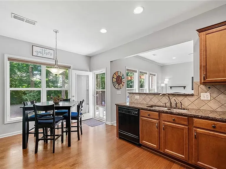 5825 Weddington Dr — Photo 12