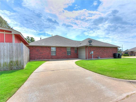 3rd image of 2520 Highland Dr