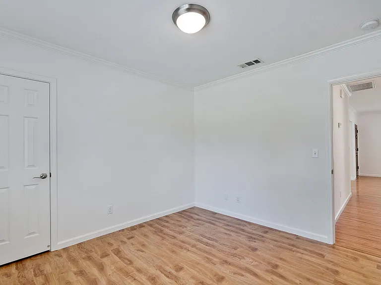 940 N 6th St — Photo 22