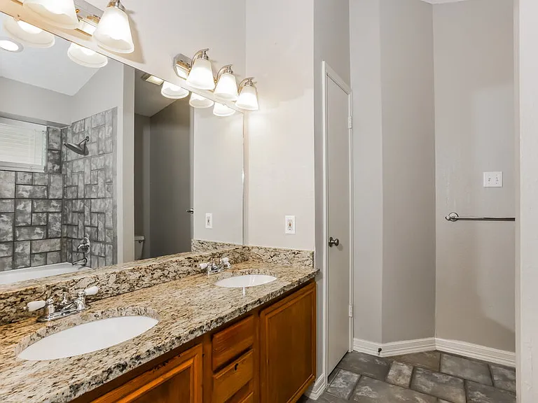 4326 Walsh Ln — Photo 11