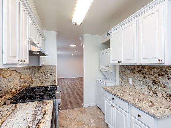 5th image of 406 N Palm Dr APT 302