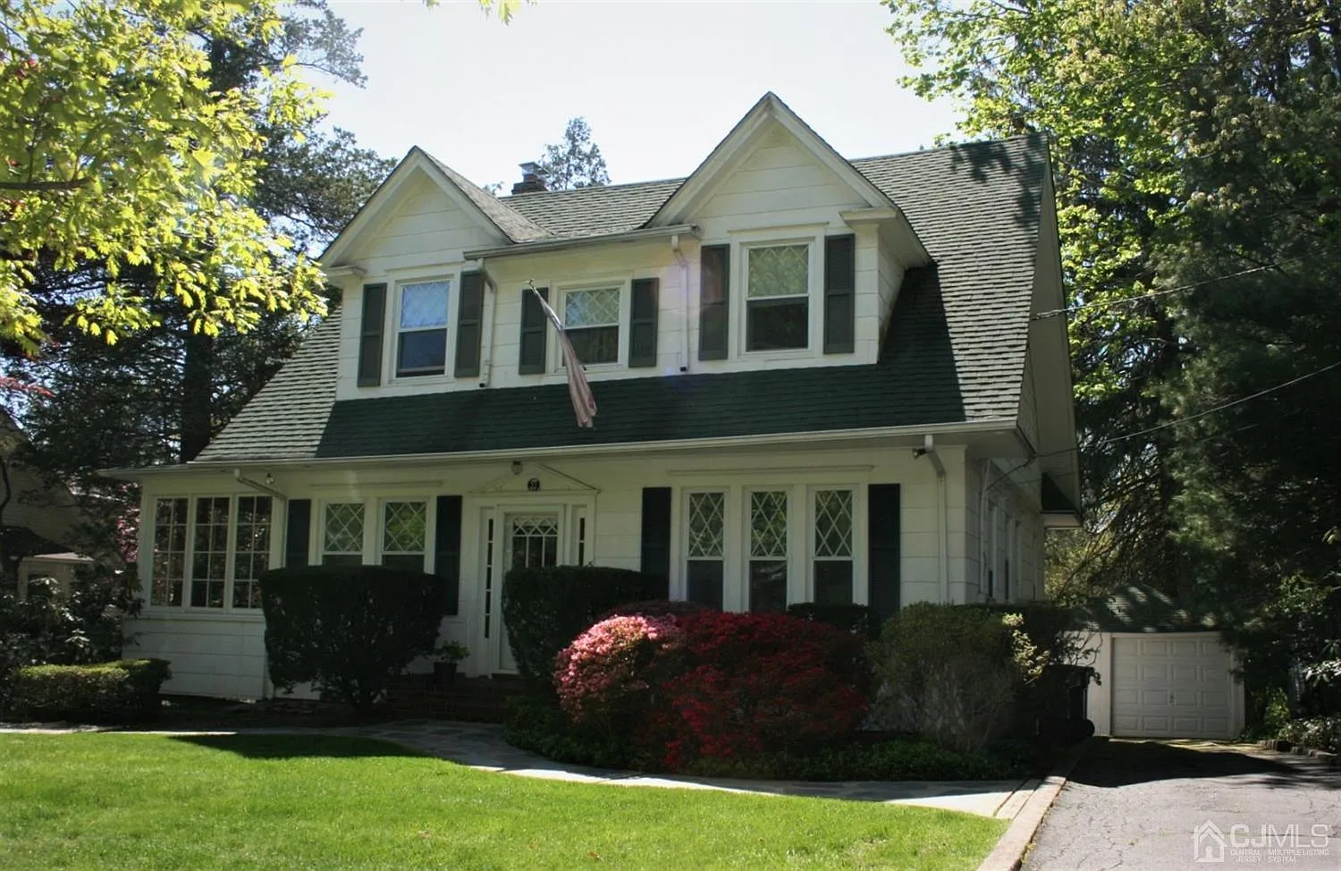 55 Oak Ave photo 1