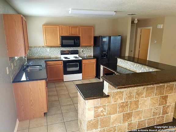 5th image of 131 Shadbush St
