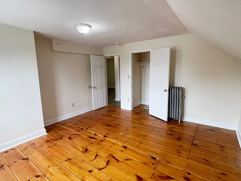 136 Central St — Photo 31