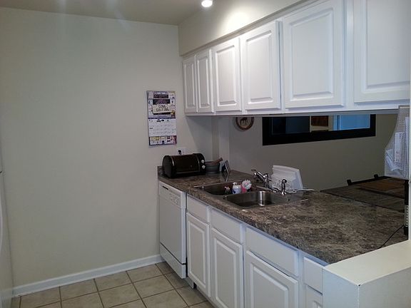 5th image of 1635 N Milwaukee Ave APT 106