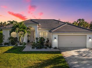 750 Waterloo Ct, Naples, FL 34120