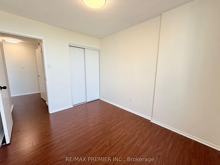15 Kensington Rd #1011 — Photo 18