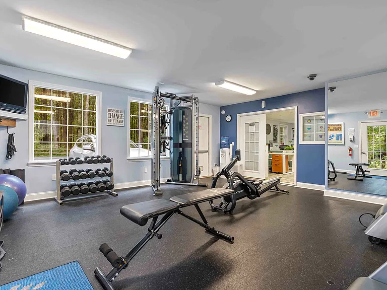 Foxcroft Apartments — Photo 15