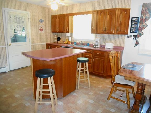 4th image of 70 Prospect Ave
