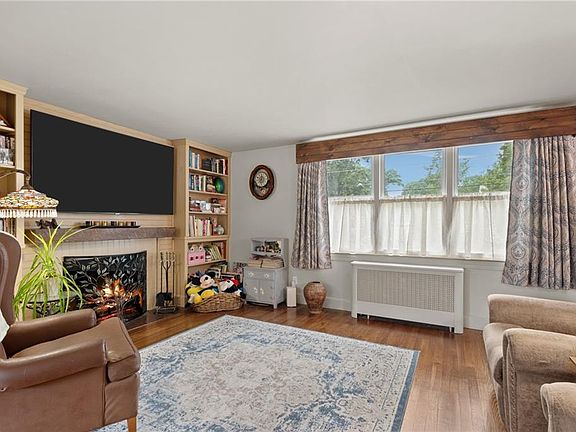 5th image of 50 Brewster Dr