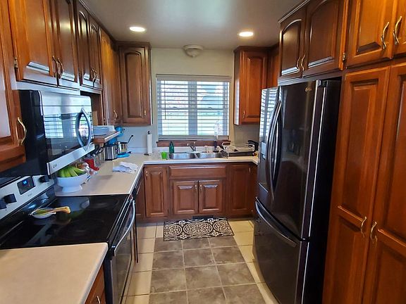 5th image of 167 E River Dr