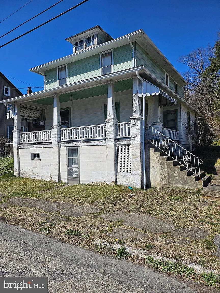 1513 E Grand Ave photo 1