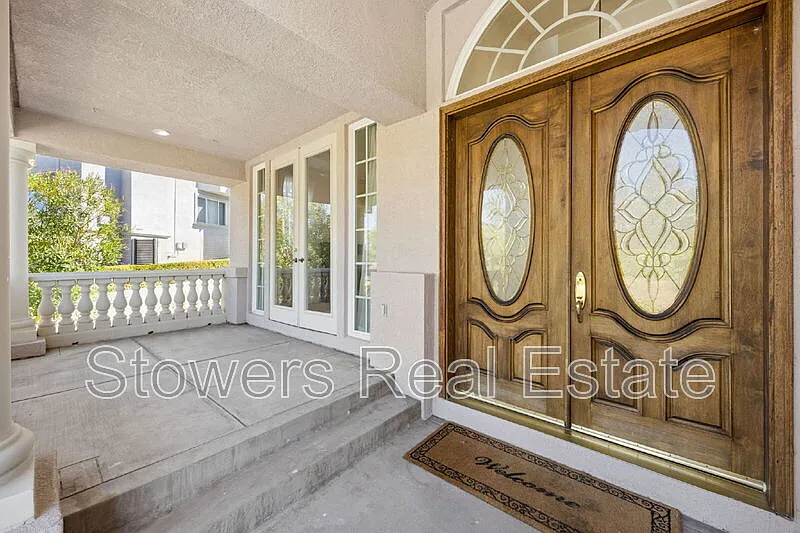 5 bed, 3.5 bath, 3868 sqft, $6,995 — Photo 2