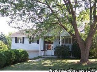 608 Gladiola Dr, Clarks Summit, PA 18411