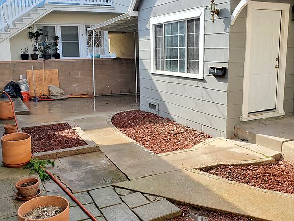 5th image of 934 W 25th St