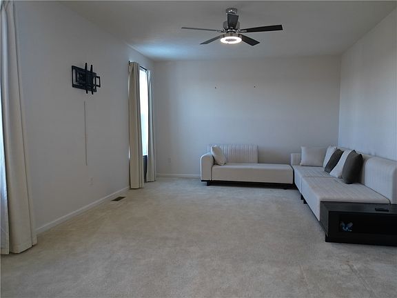 3rd image of 207 Wyncrest Dr