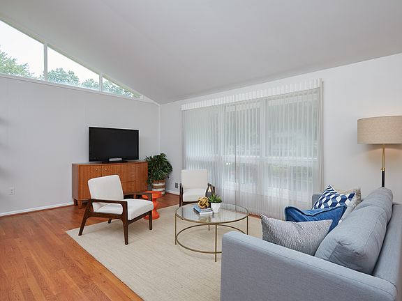 3rd image of 10016 Latimer Ct