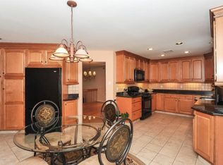 18 Meadow Ln, Marlboro, NJ 07746