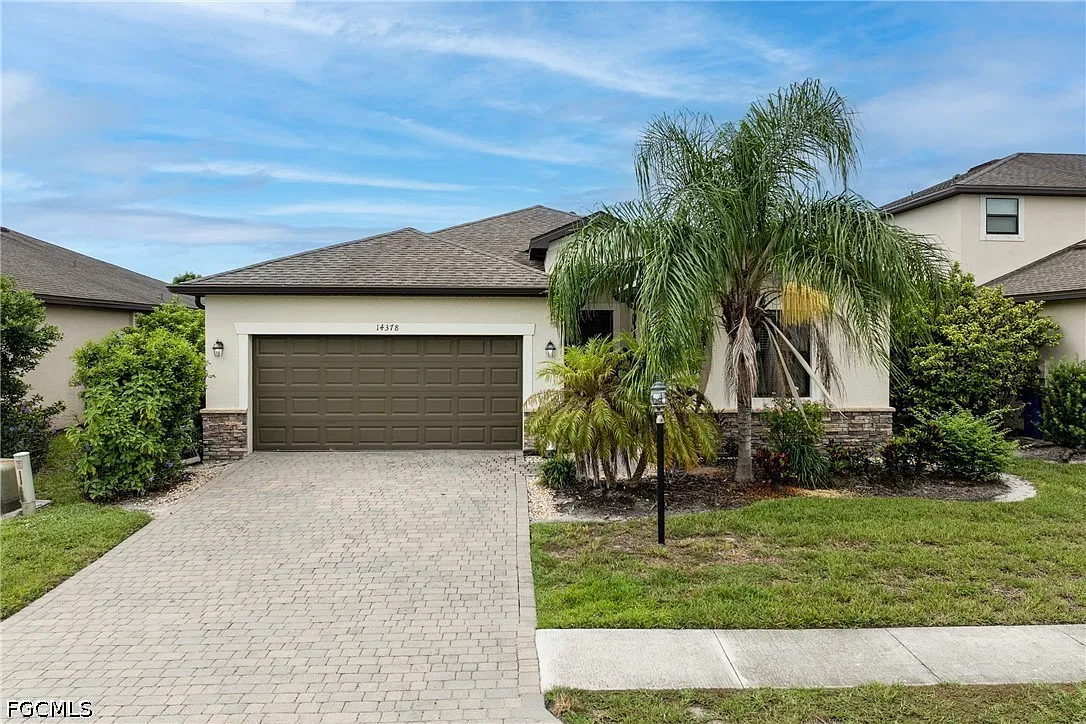 4 bed, 3.0 bath, 2032 sqft, $2,500 — Photo 1