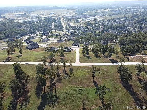 4th image of 828 Ridgeview Dr