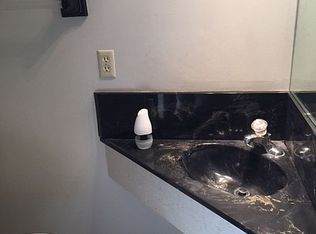 1226 Landmark Trl N, Hopkins, MN 55343